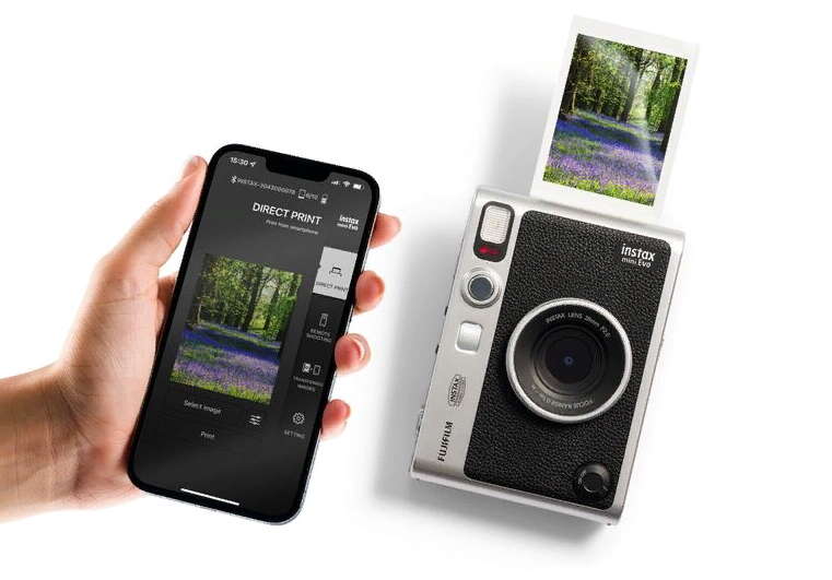 Уникальная гибридная камера Instax mini Evo Hybrid для моментальной печати