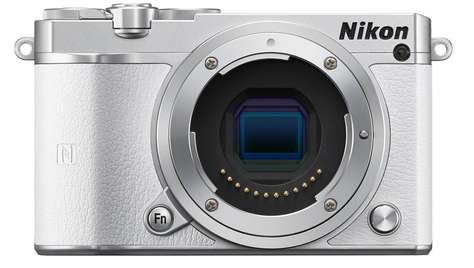 Беззеркальный фотоаппарат Nikon 1 J5 Body White