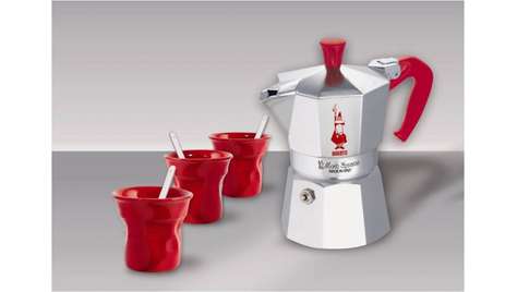Кофеварка Bialetti гейзер &quot;Moka&quot; 3 п. 1040 (+ 3 красные чашки под пластиковые)