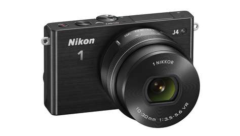 Беззеркальный фотоаппарат Nikon 1 J4 Kit 10-30 VR Black
