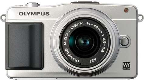 Беззеркальный фотоаппарат Olympus PEN E-PM2 с объективами 14–42 и 15 мм 1:8,0