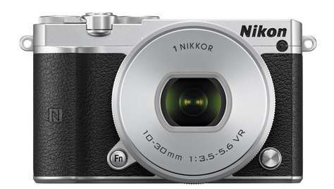 Беззеркальный фотоаппарат Nikon 1 J5 Kit 10–30mm VR Silver-Black