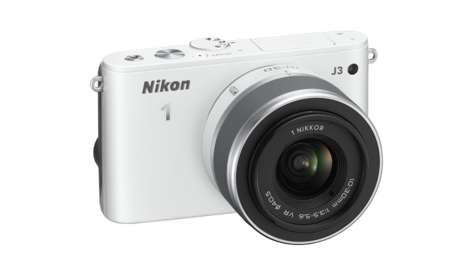 Беззеркальный фотоаппарат Nikon 1 J3 WH Kit 10-30mm