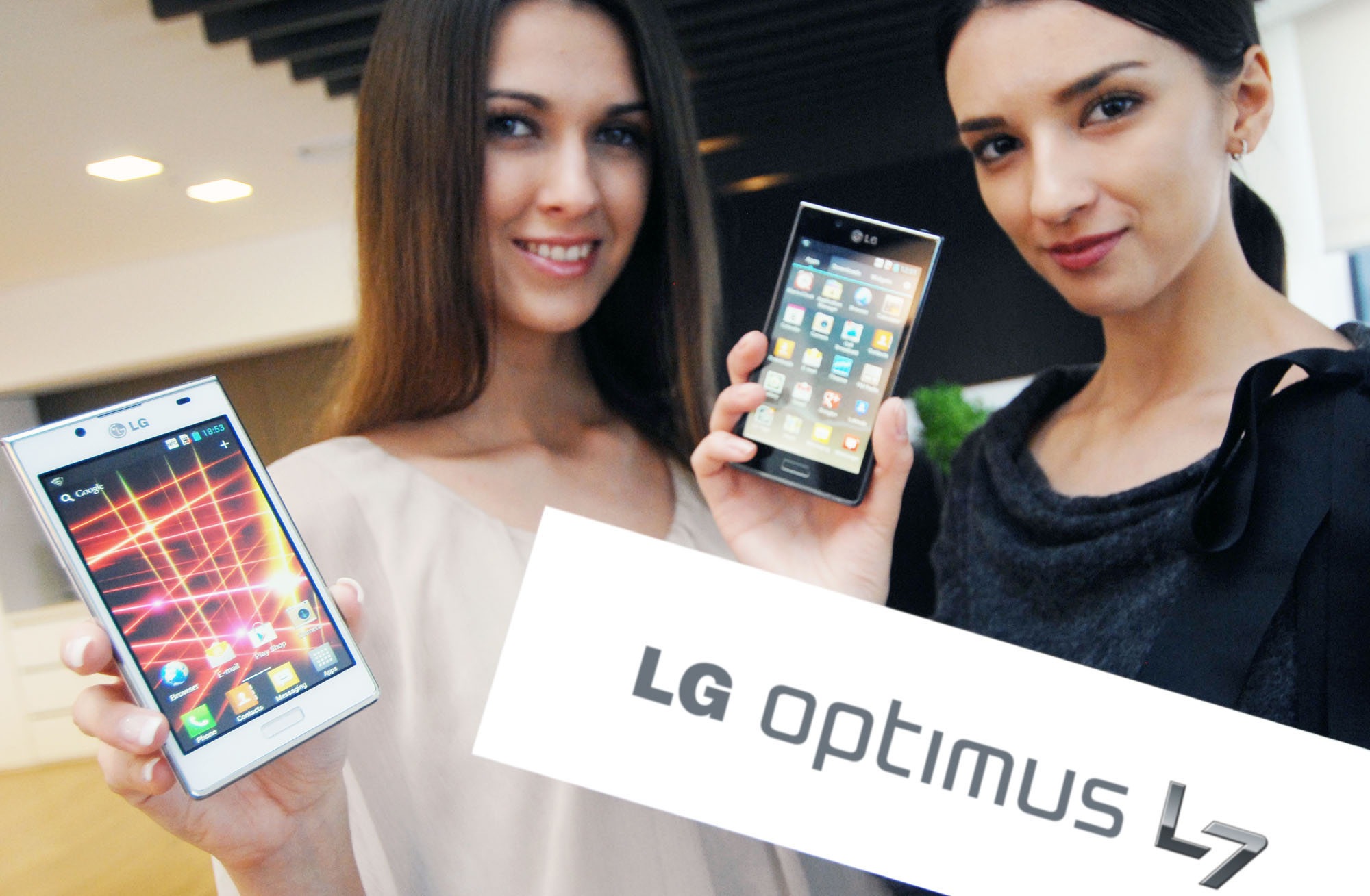 LG Optimus L7 поступает в продажу в этом месяце