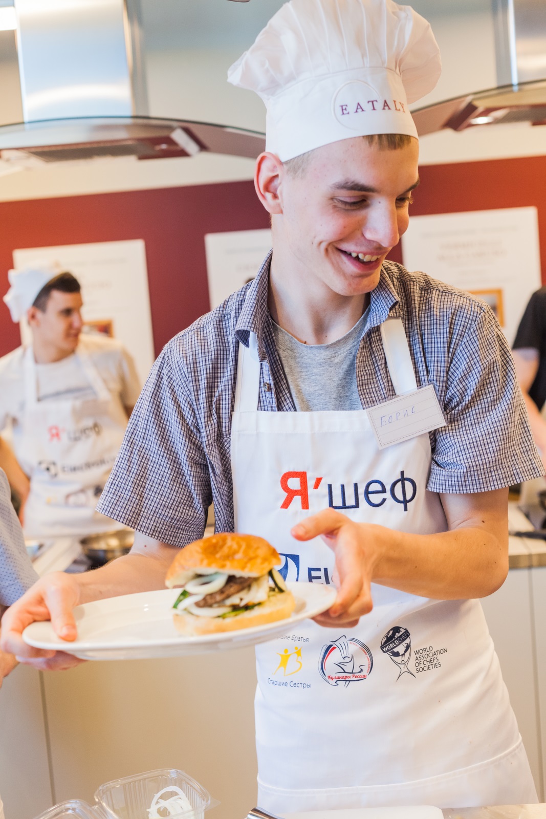 Фонд Electrolux Food Foundation компании Electrolux при содействии  волонтерской программы наставничества «Старшие Братья Старшие Сестры» и  Национальной Ассоциации Кулинаров России запустил свой первый  благотворительный проект в России - кулинарный курс ...