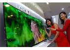 LG начинает продажи первого OLED-телевизора с изогнутым экраном: 55EA9800