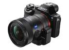 Беззеркальная фотокамера Sony α7 сочетает потрясающую мобильность с преимуществами полнокадровой фото и видеосъемки