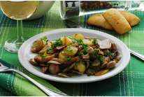 Картофель тушёный со свежими грибами из мультиварки Oursson