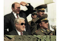 Всматриваясь в девяностые…