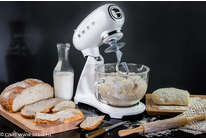 Планетарный миксер Smeg SMF13WHEU