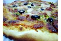 Пицца с тунцом и маслинами