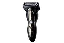 На суше и в воде: обзор электробритвы Panasonic ES-ST25 Milano