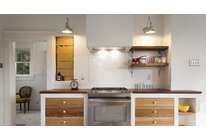 Маловато не будет? Обзор встроенных вытяжек для компактных кухонь