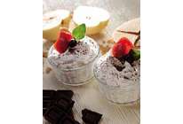 Десерт из мороженого с орехами