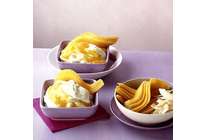 Лакомство из кокоса с манговым сиропом