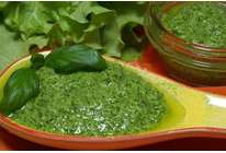 Средиземноморская диета продлевает жизнь и лето: соус песто классический с базиликом