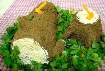 Бревно и торт из печеночного паштета