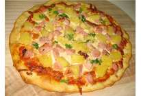 Пицца с ветчиной и ананасом