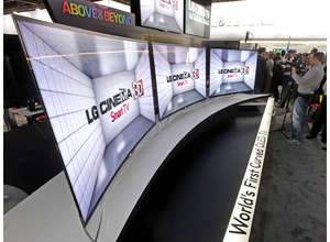 LG демонстрирует свой первый OLED-телевизор с изогнутым экраном