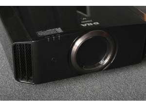 Проекторы JVC  DLA-X: Hi End с виртуальным 4К стал круче и ближе к народу