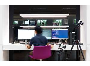 Dyson выходит из дома