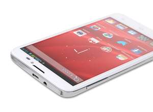 Смартфон Prestigio MultiPhone 5300 DUO имеет четырехядерный процессор и стоит меньше 9 000 рублей