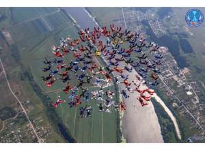 Российские парашютисты намерены побить рекорд Европы по вингсьютам