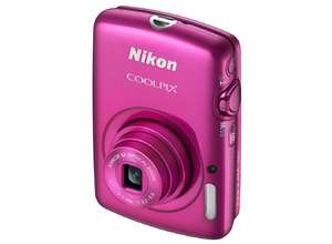 Компактный фотоаппарат Nikon COOLPIX S01 имеет размер с кридитную карту