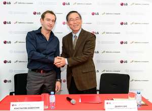 LG. Заботясь о каждом: подписание соглашения о сотрудничестве c Благотворительным Фондом Константина Хабенского