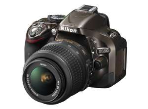 Зеркальный фотоаппарат Nikon D5200: снимайте в любом положении!