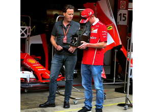 Фотограф Джошуа Пауль снимает Формулу-1 на камеру 1913 года.