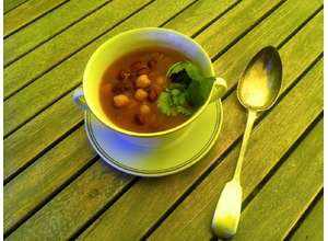 Суп с нутом и фасолью и хумус: курс на мясозамещение