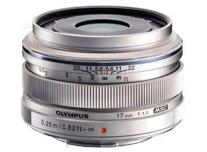 Olympus M.ZUIKO DIGITAL 17 мм 1:1,8: потрясающая светосила поможет эффектно размыть фон и отлично снимать без штатива при низкой освещенности.