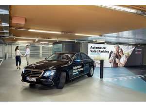 Компании Bosch и Daimler продемонстрировали беспилотную парковку автомобиля в реальных условиях. Мировая премьера состоялась в паркинге музея Mercedes-Benz