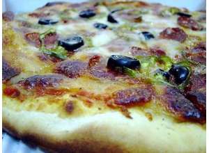 Пицца с тунцом и маслинами