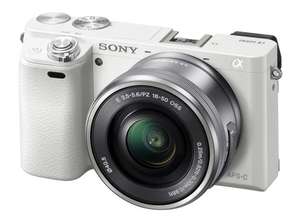 Ну, ты попал в кадр! Камера Sony α6000 имеет 4D Focus, который заранее знает, куда пойдет объект съемки