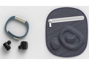 Инженеры Panasonic создали «электрокарман» из фотоэлектрического материала для подзарядки мелкой носимой электроники