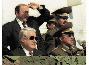 Всматриваясь в девяностые…