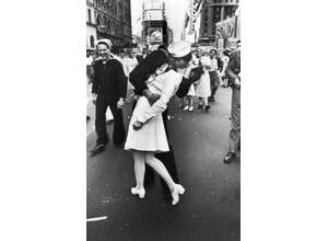 Фотография с поцелуем вместо билета