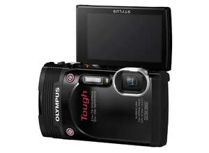Компактная камера Olympus TG-850: при наклоне дисплея на 90° фотографу не придется погружаться в воду