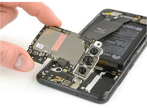  iFixit обнаружила оптическую стабилизацию на всех трех камерах в Huawei P20 Pro