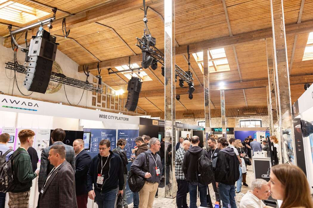 Tech и Hi-Tech Building