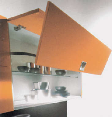 Кухня с выдвижными ящиками