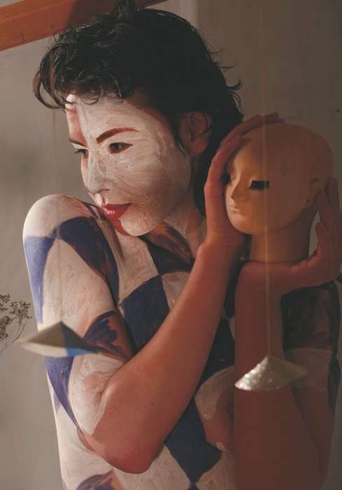 Девушка и кукла