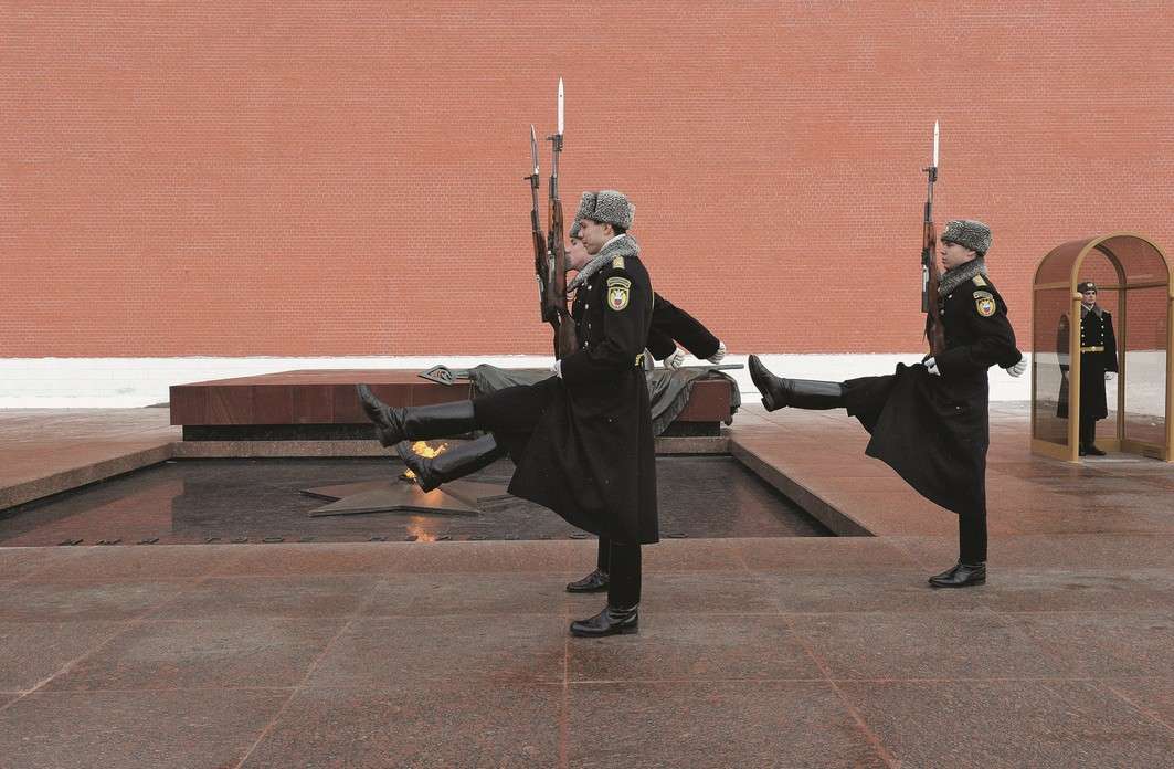 Часовые у Вечного огня