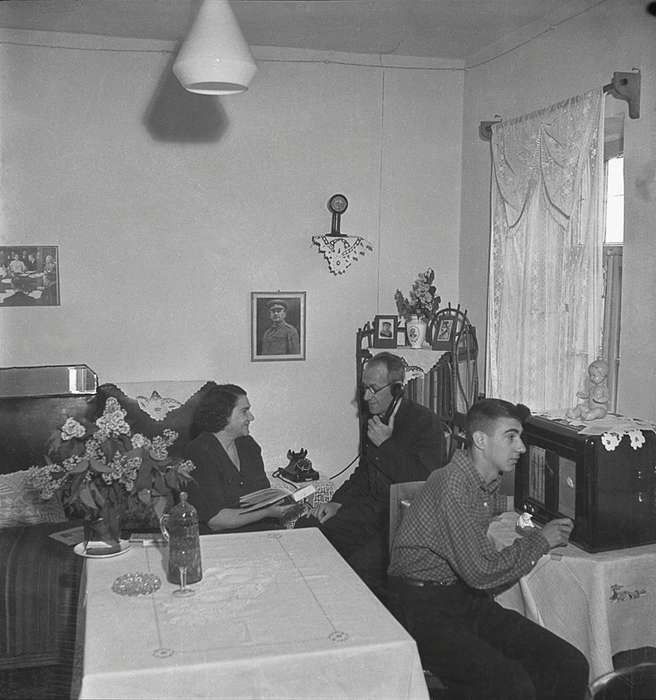 8. Донбасс, г. Сталино. Семья главного энергетика города Т.А. Бергольцева