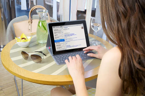 Чехол-клавиатура для iPad: Logitech Solar Keyboard Folio