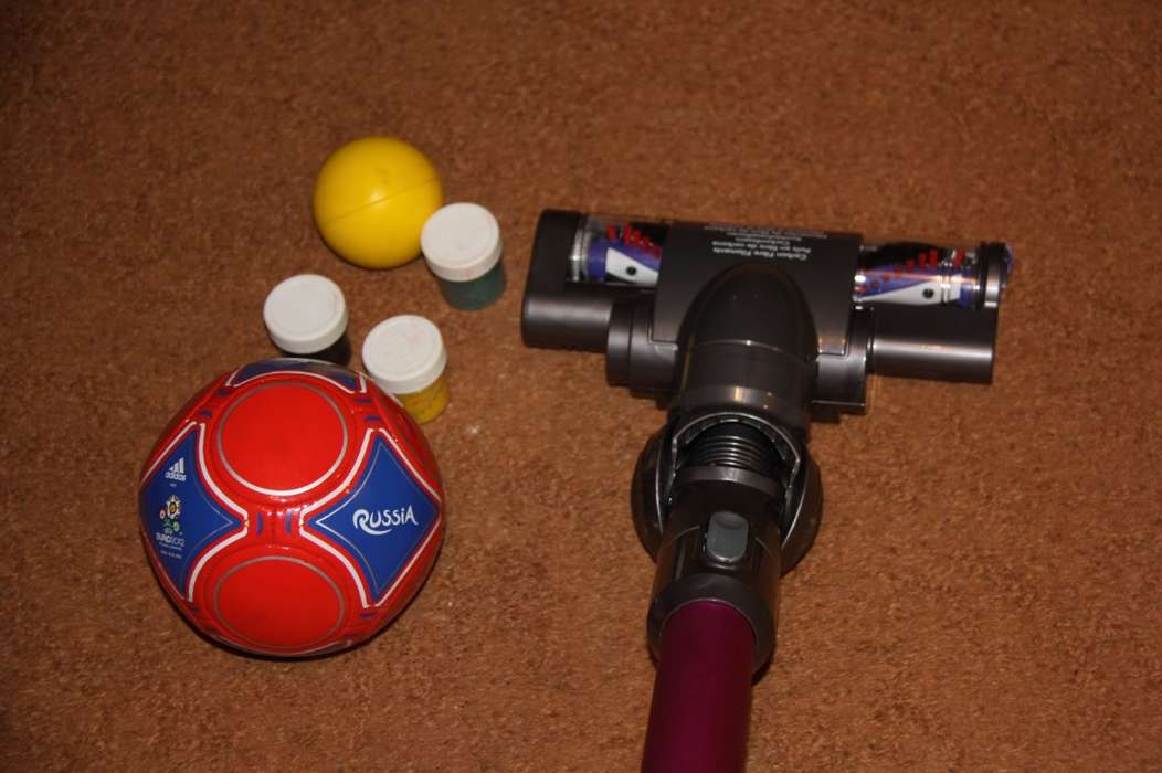 Беспроводноой пылесос DYSON Digital Slim DC45 Up Top - уже засосали