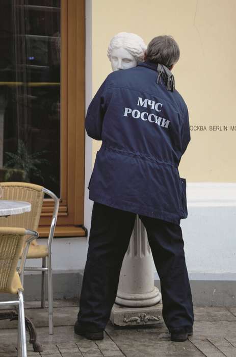 Со скульптурой