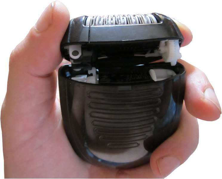 Эпилятор Philips HP 6402 удобно лежит в руке